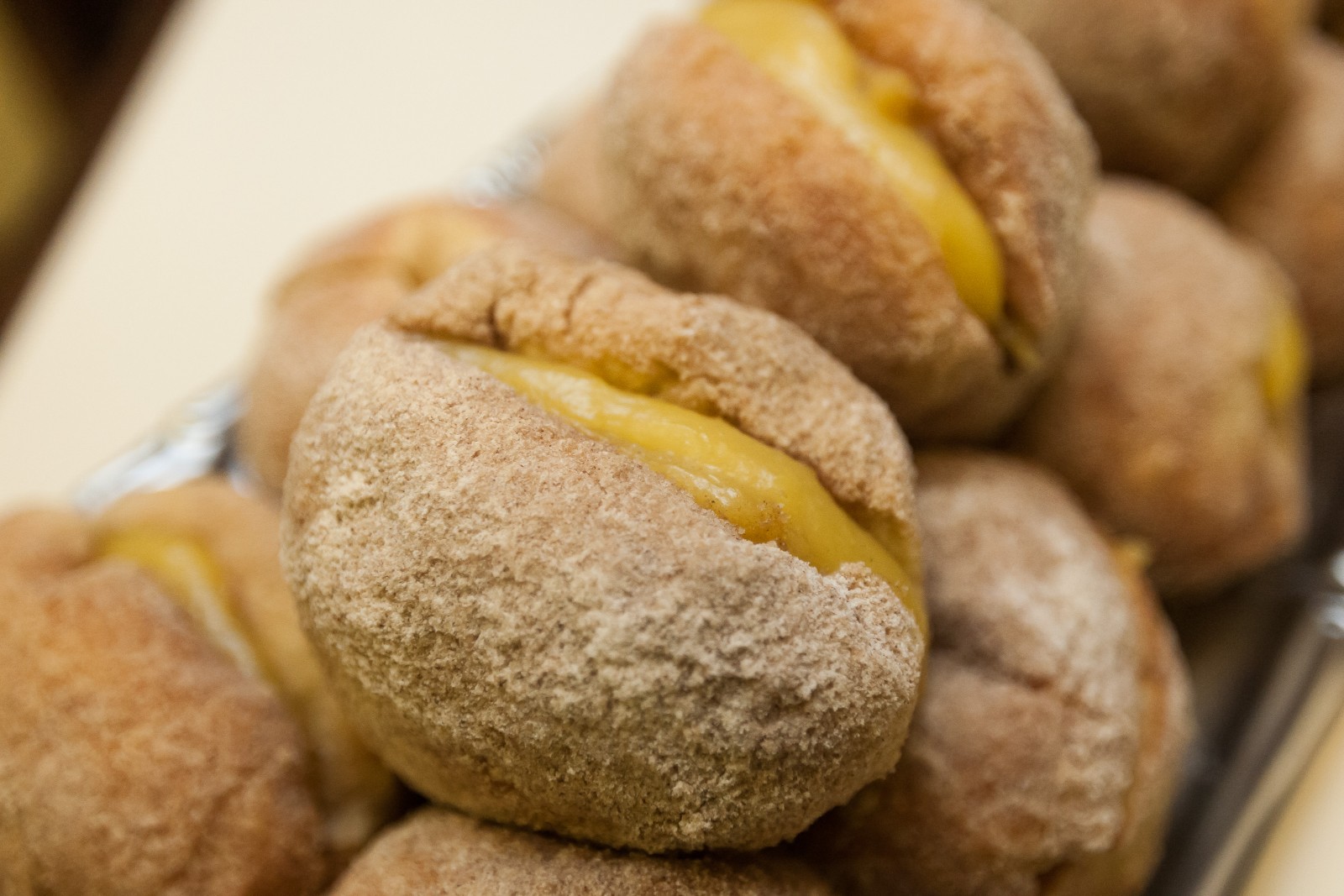 As bolas de berlim de Portugal que vendem como bolos quentes